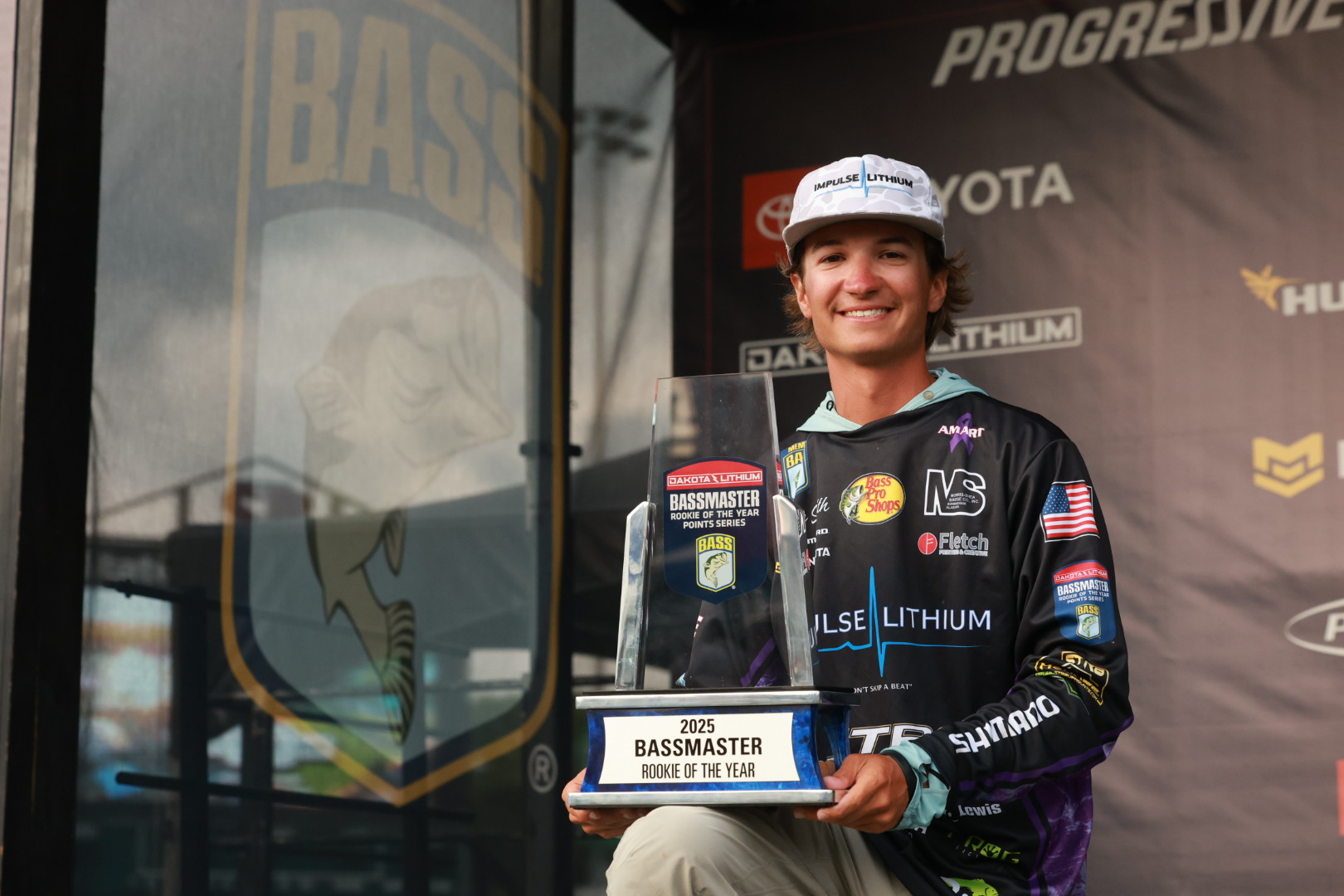 Smith adds Rookie of the Year title to Bassmaster trophy case