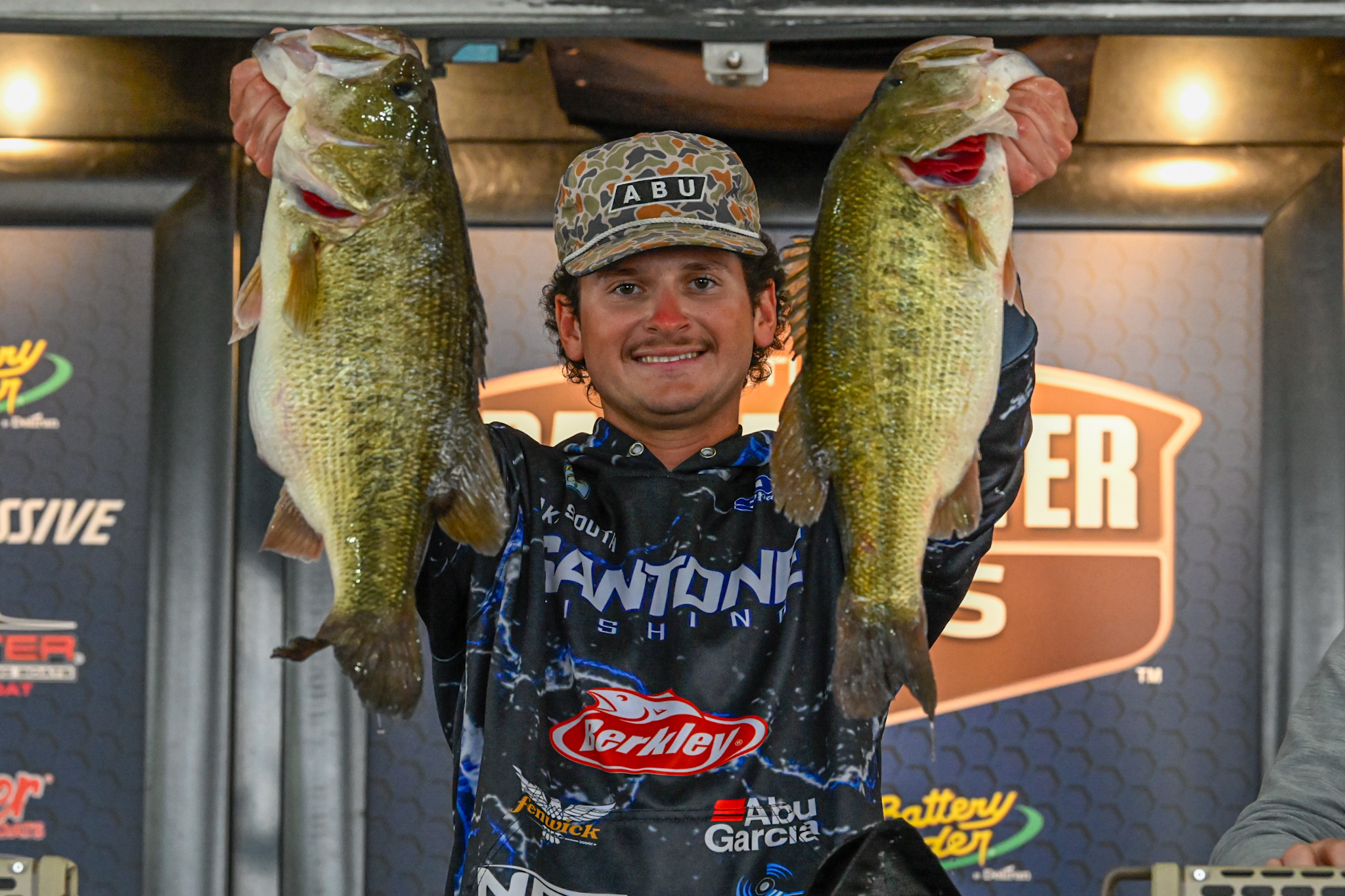South’s adjustments deliver lead at Bassmaster Open at Sam Rayburn